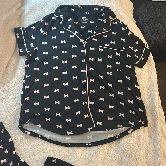 Kate Spade Black Pajama Set with pink Bow Pattern - Picture 2 of 9